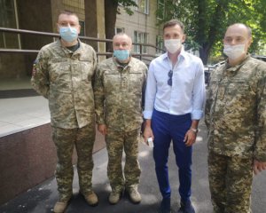 Шевченко привез помощь военному госпиталю