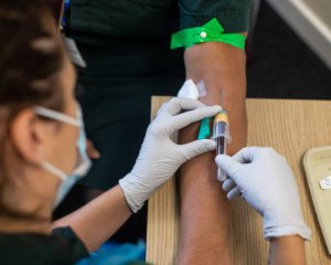 Від коронавірусу померло вже 400 тисяч