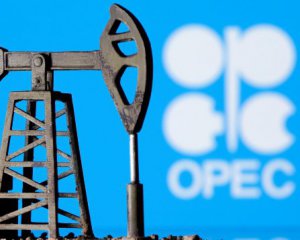 Страны ОПЕК+ договорились об очередном снижении добычи нефти