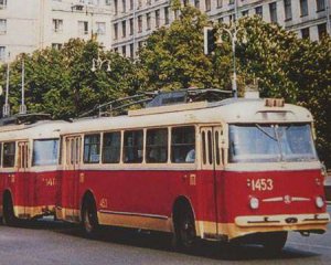 В Киеве впервые применили троллейбусный поезд