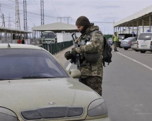 На КПВВ Мар&#039;їнка помер чоловік