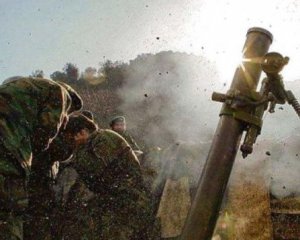 Боевики на Донбассе попали миной в жилой дом