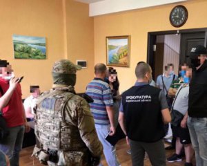 Правоохоронці обшукують завод, який поставляв запчастини в Росію