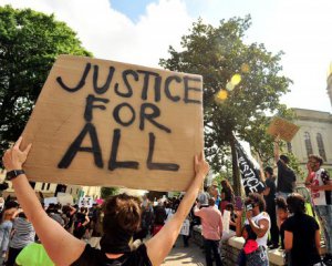 Протести в США: поліцейському, який вбив мітингувальника, загрожує страта