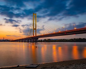 У Києві з Дніпра дістали труп чоловіка