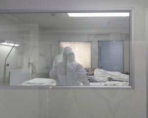 Реанимационные отделения больниц переполнены инфицированными коронавирусом