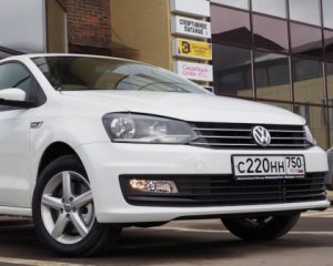 Разбил через 20 секунд после покупки: новому VW не повезло с владельцем