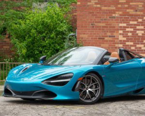 78-річний чоловік купив надпотужний спорткар McLaren