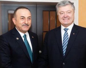 Порошенко обговорив з міністром МЗС Туреччини безпекову ситуацію на Чорному морі