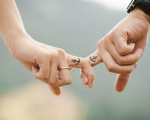 Вчені пояснили, чи дійсно схожі між собою партнери щасливіші у стосунках