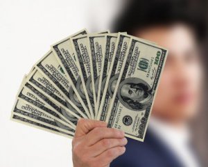 Зник попит на долар: експерт пояснив, як зміниться ціна на валюту