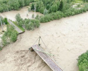 Як виглядає повінь на Закарпатті з висоти пташиного польоту