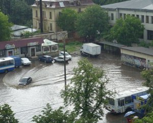 Зеленський пообіцяв допомогу постраждалим від повеней