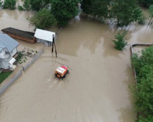 В Черновцах постепенно спадает уровень воды