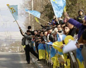 Автопробег и торжественное шествие: в Киеве отметят День крымскотатарского флага