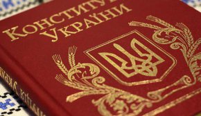 "Сирота стоял на трибуне почти всю ночь" - как принимали Конституцию Украины