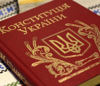 &quot;Сирота стоял на трибуне почти всю ночь&quot; - как принимали Конституцию Украины