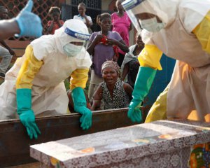 От лихорадки Эбола умирают более половины зараженных