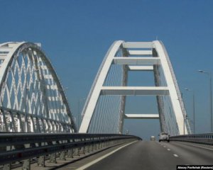 Через Керченский мост запустили грузовые поезда из России: Украина готовит ответ