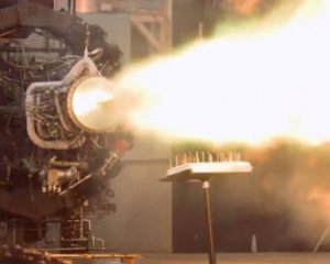 Космічне привітання: у Firefly Aerospace підпалили свічки на торті ракетним двигуном