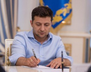 Зеленский принял отставку Смолия. Постановление уже в Раде