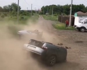 Российское качество впечатляет - кабриолет ВАЗ развалился в первые секунды движения