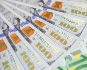 Нацбанк хоче вгамувати курс гривні - активно продає валюту