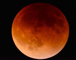 Місячне затемнення 5 липня: кому слід бути особливо уважним та обережним