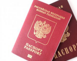 У Зеленського розповіли, чи засуджують жителів окупованих територій за російські паспорти