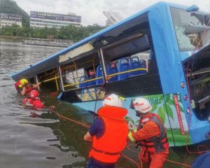 В Китае автобус с детьми упал в реку: есть погибшие