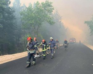 Пожар на Луганщине: спасатели не могут поднять самолеты из-за боевиков