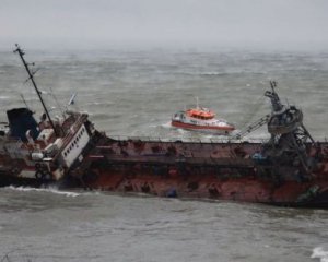 Посчитали убытки от затонувшего танкера Delfi под Одессой