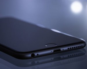 Новую систему iOS показали на макете iPhone 12