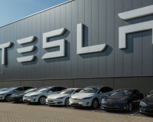 Маск выпустит автомобиль, который будет ездить без водителя