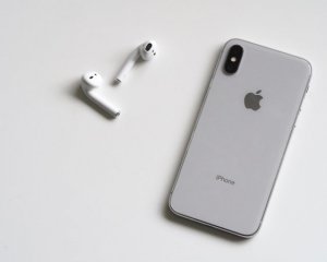 Назвали помилку в iPhone, від якої швидко сідає батарея