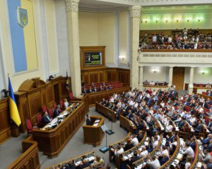 Конец кризиса и эпохи бедности. Зеленский просит отменить ограничения зарплат чиновников