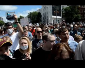 "Путіна під суд", "Москва, йди геть": у Хабаровську пройшла наймасовіша за історію акція протесту