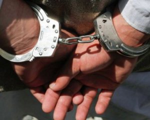 Убивця викинув тіло знайомого у під'їзді