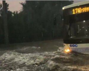 Ливень затопил улицы Запорожья