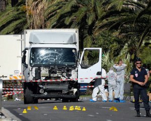 Террорист въехал на грузовике в толпу