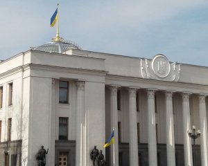 Скандальний законопроєкт про мову від &quot;слуги&quot; не з&#039;явився у порядку денному Ради