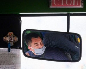 В Днепре водитель выбросил из маршрутки пассажира без маски