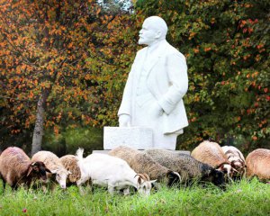 Як українці ставляться до заборони комуністичної символіки