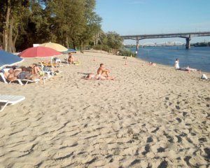На каких столичных пляжах можно купаться: Кличко объявил список