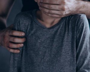 Педофил заманил и изнасиловал 13-летнего мальчика