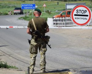 Окупанти на Донбасі обмежують пересування через КПВВ