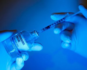 Російські багатії скупили вакцину від Covid-19 - Bloomberg