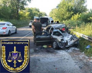 Військова вантажівка розчавила легковик: 2 людей загинули