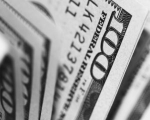 Экономист объяснил, почему доллар дорожает