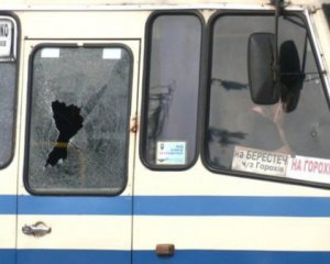 Луцкий террорист бросает из автобуса гранаты - одна взорвалась
